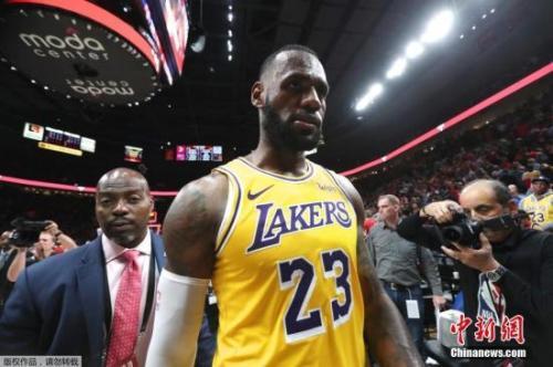 NBA季后赛首轮，詹姆斯30+三双湖人加时力克太阳